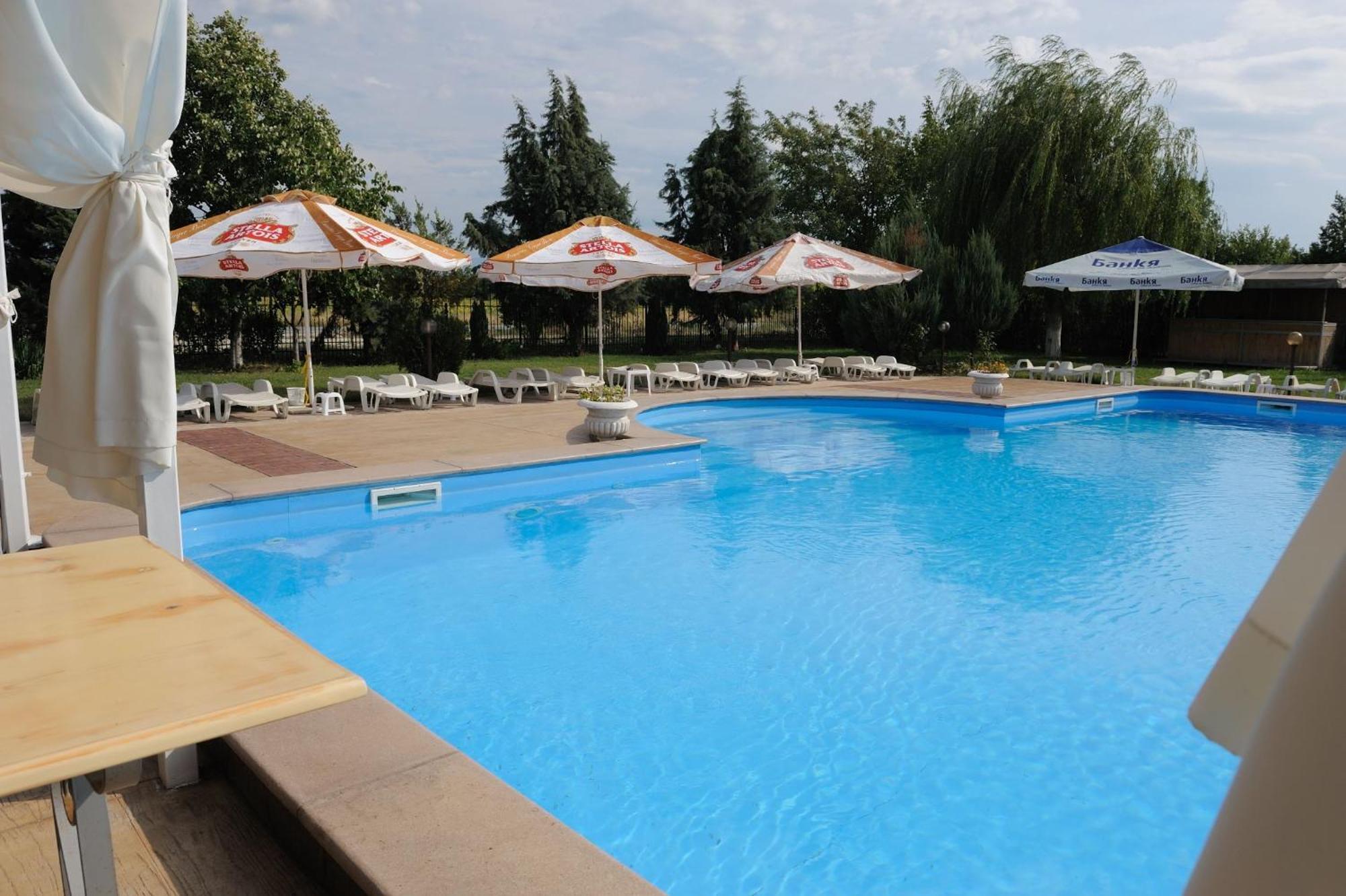 Complex Racic Hotel Voyvodinovo Exterior photo
