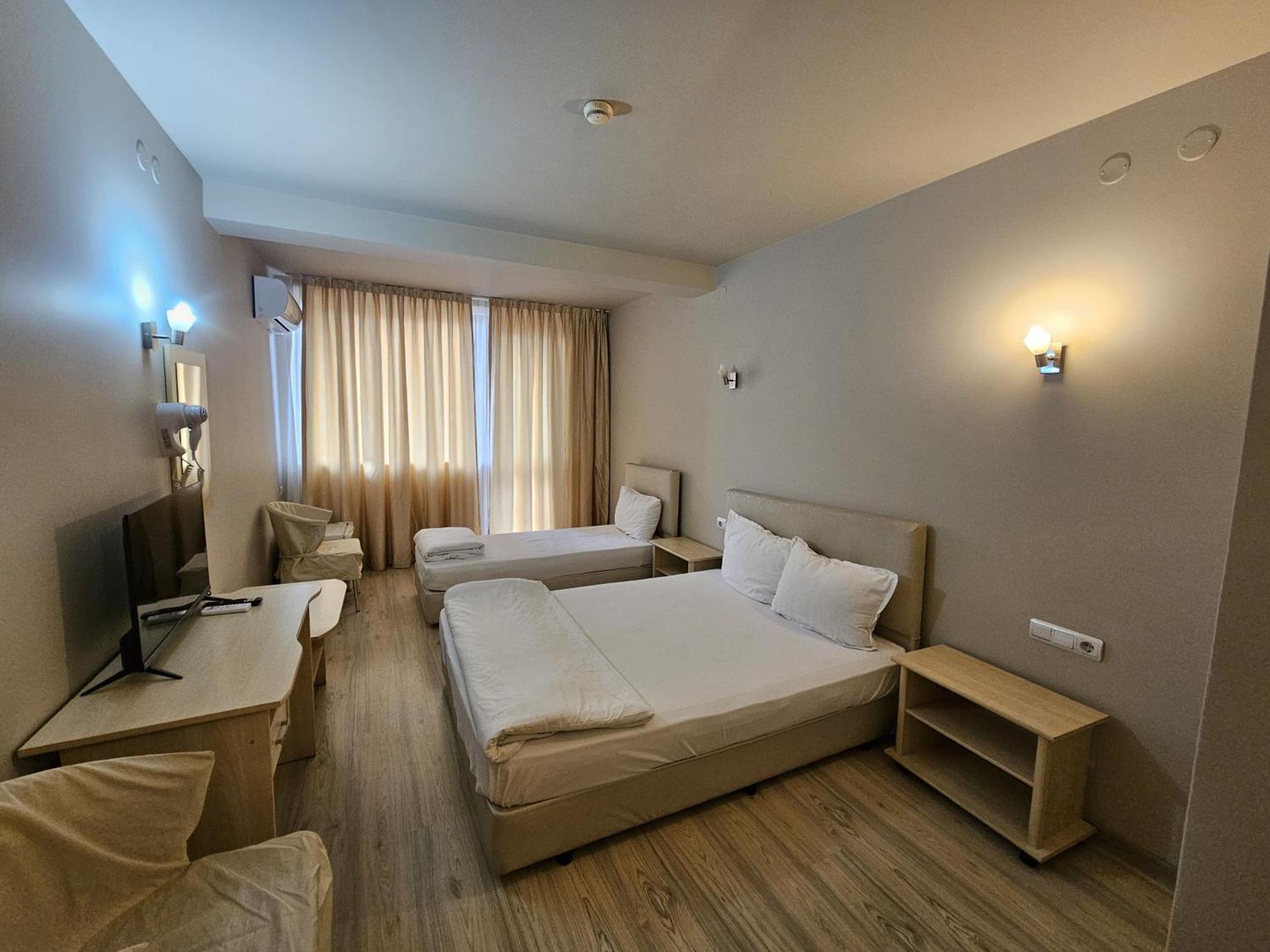 Complex Racic Hotel Voyvodinovo Exterior photo